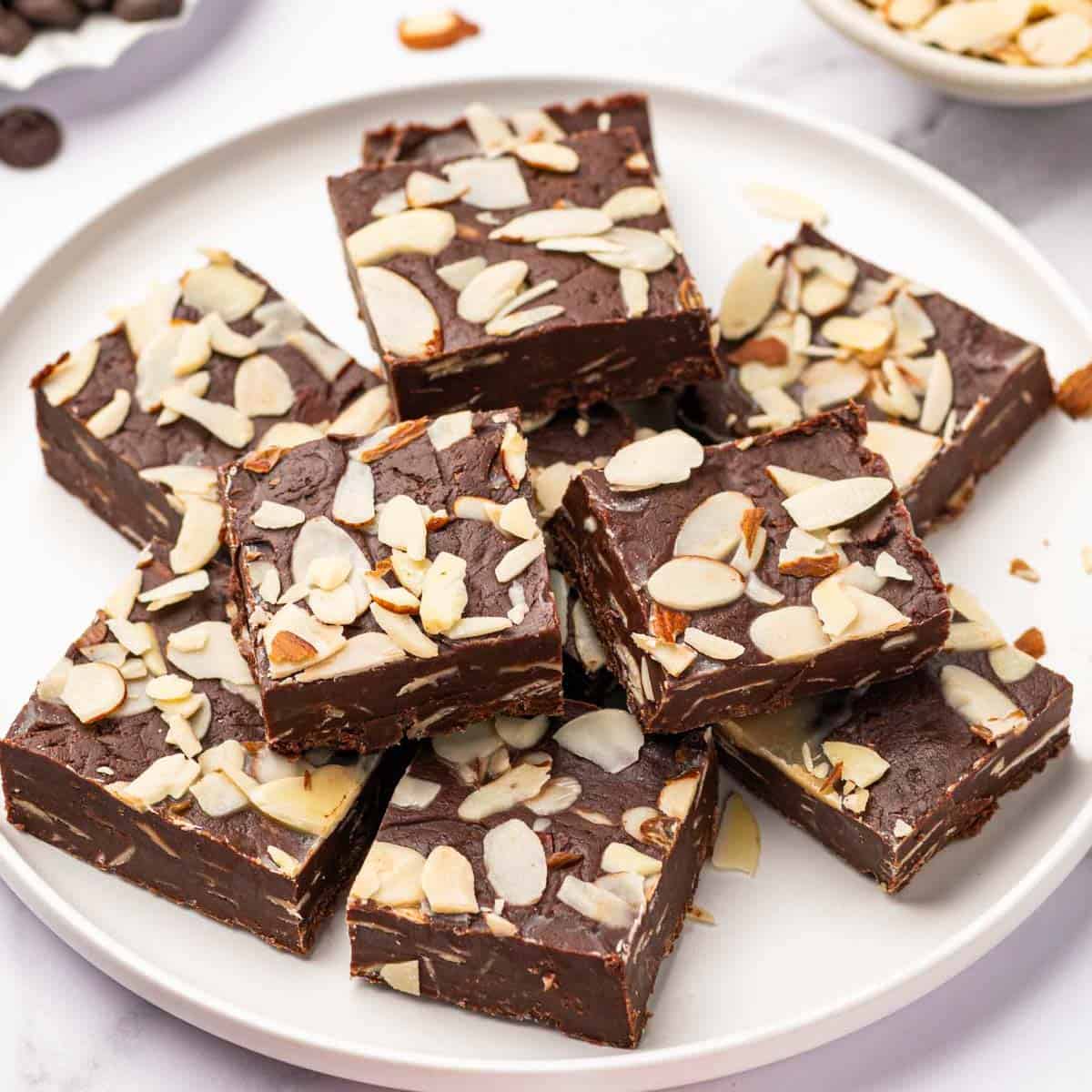 Easy 5-Ingredient No-Bake Dark Chocolate Almond Fudge